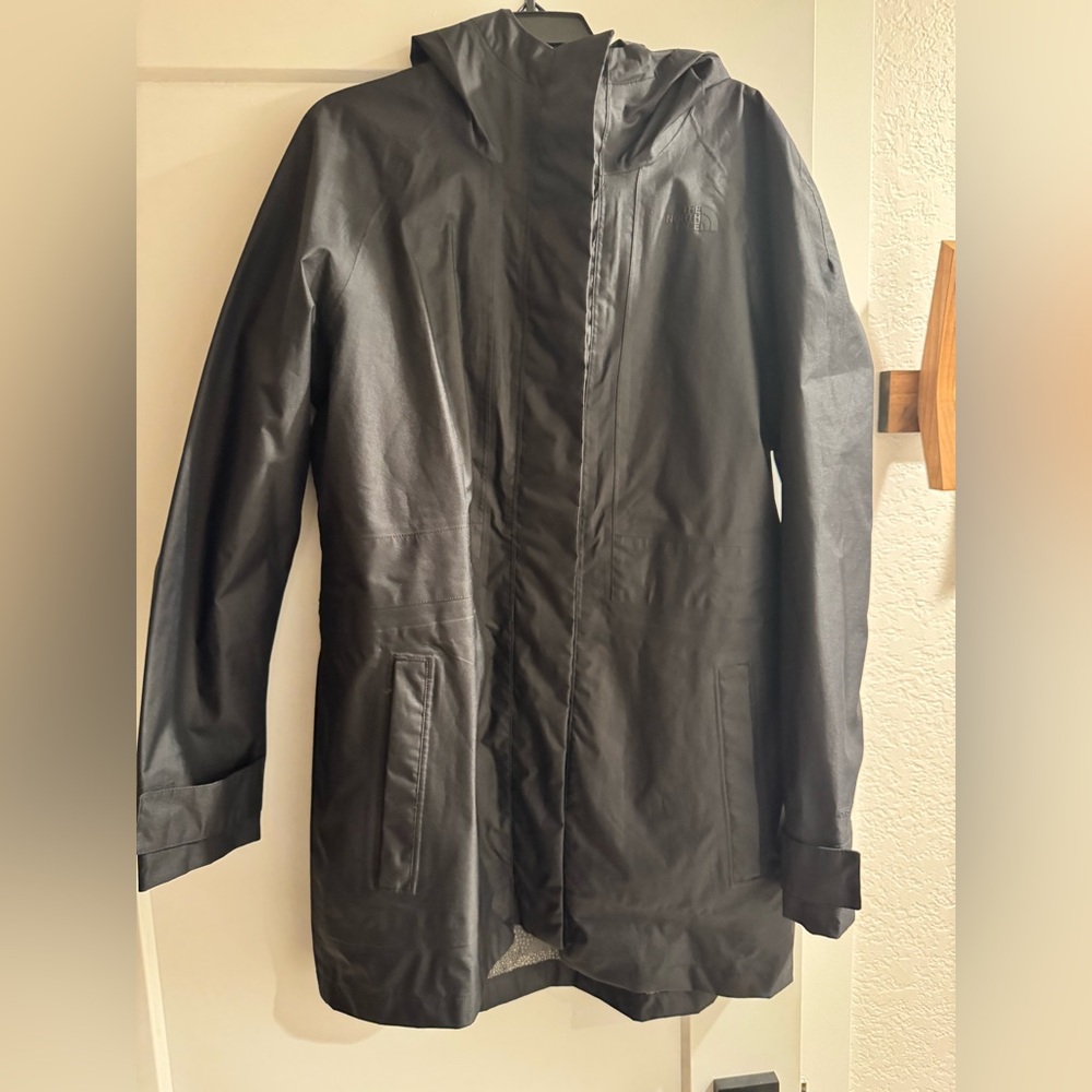 The North Face Black Women’s Rain Jacket Size M